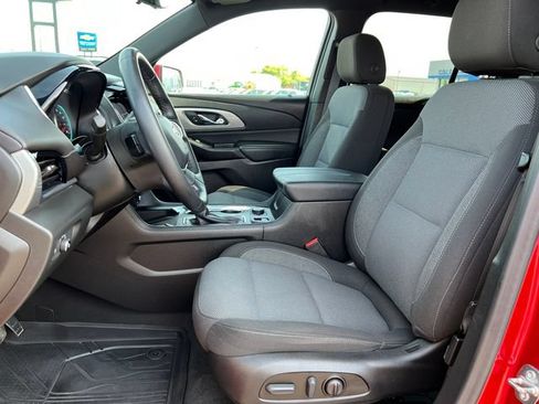 Used 2023 Chevrolet Traverse LT w/ Rear Camera Mirror Package AWD/4WD image 4