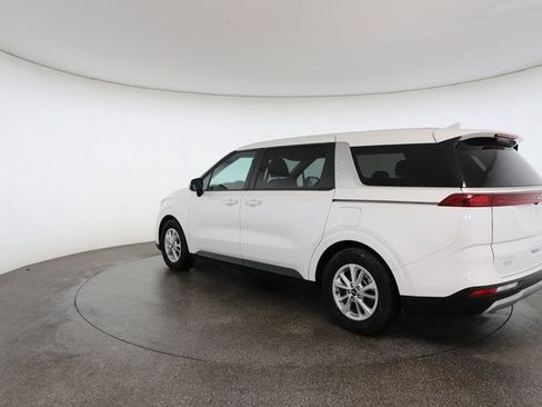 Used 2024 Kia Carnival LX image 10