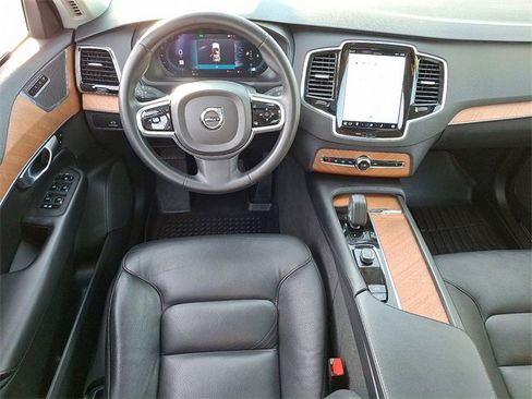 Used 2023 Volvo XC90 B6 Plus image 11