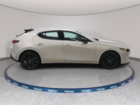 Used 2023 MAZDA MAZDA3 Hatchback w/Premium Plus Pkg image 6