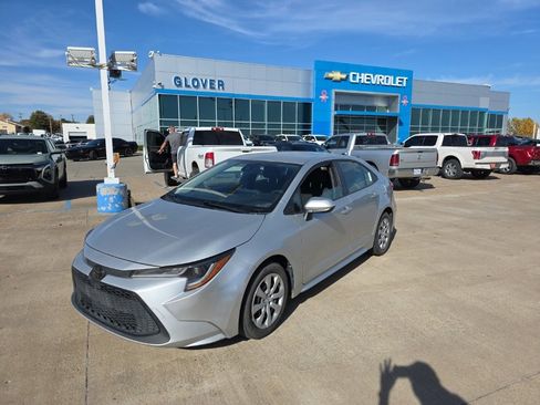 Used 2020 Toyota Corolla LE image 1