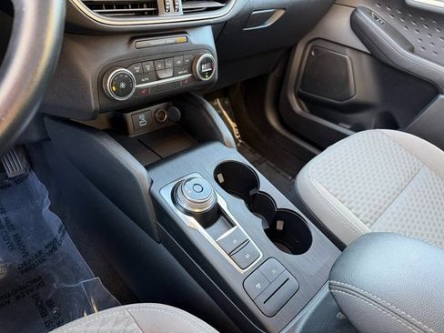 Certified 2020 Ford Escape SE image 27