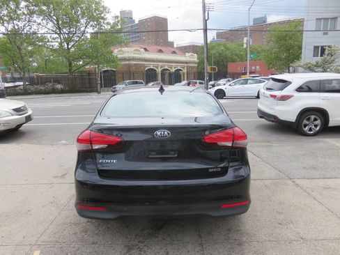 Used 2017 Kia Forte LX FWD image 9