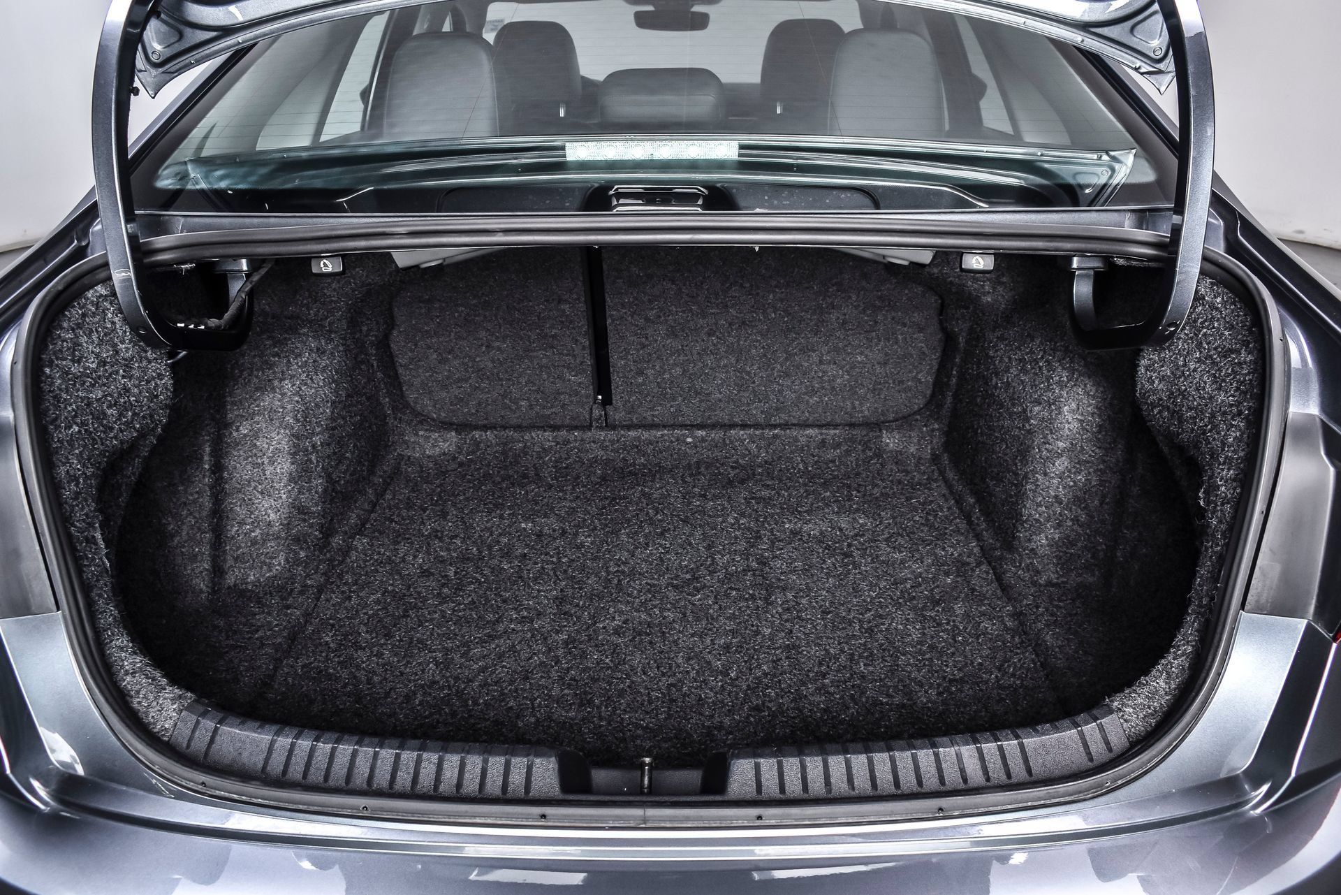 Used 2025 Volkswagen Jetta SE FWD image 11