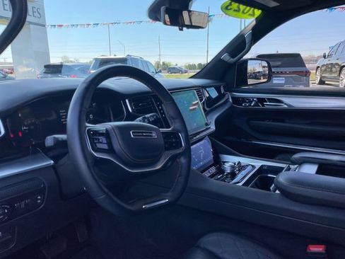 Used 2023 Jeep Grand Wagoneer Series III AWD/4WD image 12