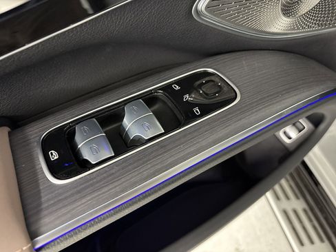 New 2026 Mercedes-Benz EQS 550 4MATIC SUV image 13