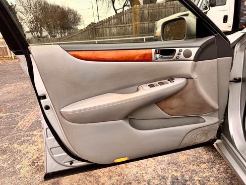 Used 2005 Lexus ES 330 image 13