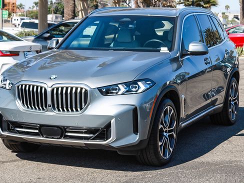 Used 2024 BMW X5 sDrive40i w/ Premium Package RWD image 3