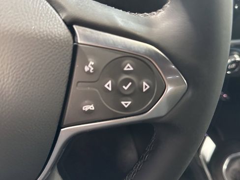 Used 2023 Chevrolet Traverse LT image 40