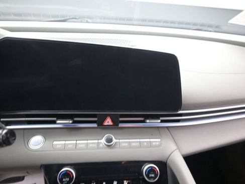 Used 2024 Hyundai Elantra SEL FWD image 12