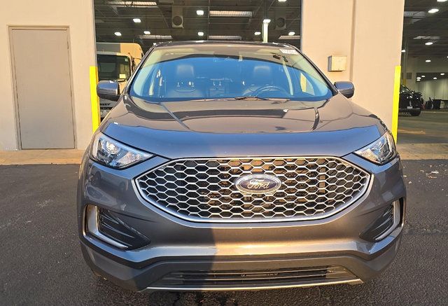 Used 2024 Ford Edge SEL AWD/4WD image 2