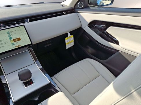 New 2025 Land Rover Range Rover Evoque S image 3