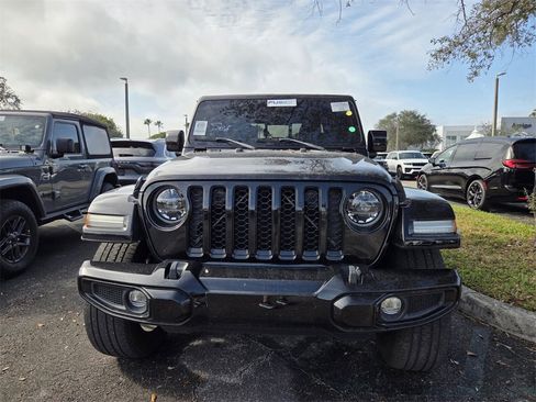 Used 2022 Jeep Gladiator Overland image 2
