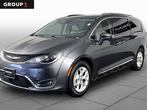 Used 2020 Chrysler Pacifica Touring-L Plus FWD image 1
