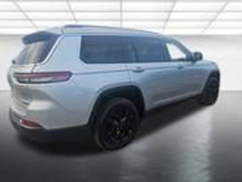 Used 2023 Jeep Grand Cherokee L Limited w/ Luxury Tech Group II image 4
