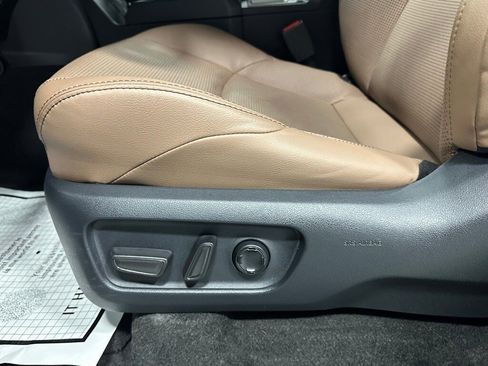 Used 2025 Toyota 4Runner Limited image 12