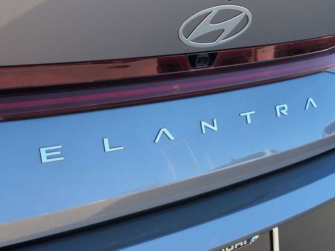 Certified 2025 Hyundai Elantra Limited image 13