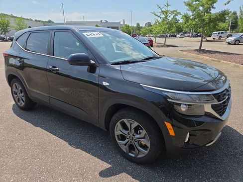 Used 2026 Kia Seltos LX FWD image 1