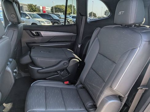Used 2026 Buick Enclave Sport Touring FWD image 27