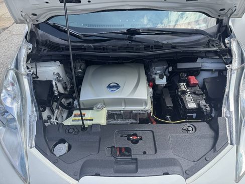 Used 2015 Nissan Leaf S w/ Charge Package FWD image 11