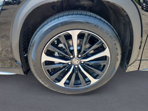 Used 2021 Toyota Highlander XSE AWD/4WD image 9