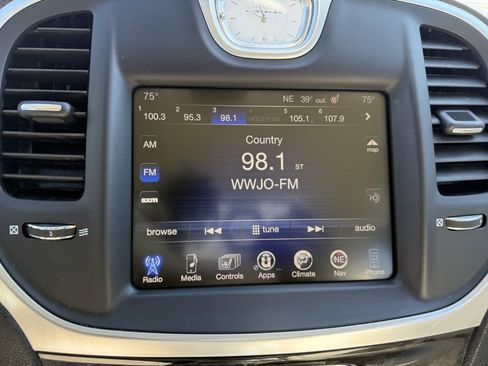 Used 2015 Chrysler 300 Limited w/ 300 Premium Group image 23