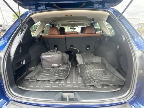 Used 2017 Subaru Outback 3.6R Touring AWD/4WD image 11