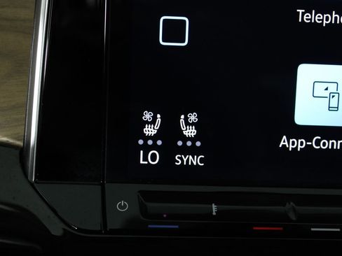 Used 2025 Volkswagen Atlas SE image 24