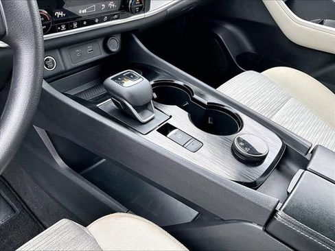 Used 2023 Nissan Rogue SV image 20