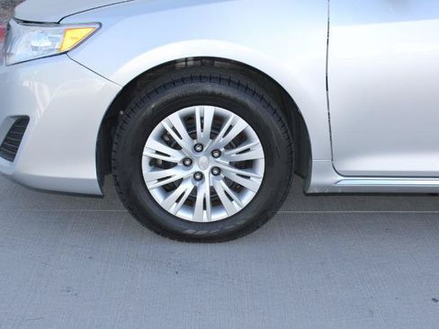 Used 2014 Toyota Camry LE FWD image 30