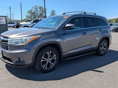Used 2016 Toyota Highlander XLE AWD/4WD image 1
