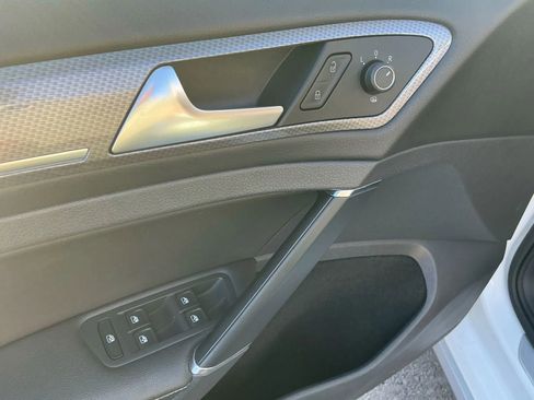 Used 2017 Volkswagen Golf Alltrack S image 21