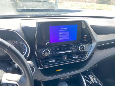 Used 2024 Toyota Highlander XLE image 18