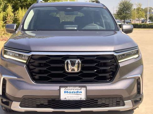 Used 2025 Honda Pilot Touring image 7