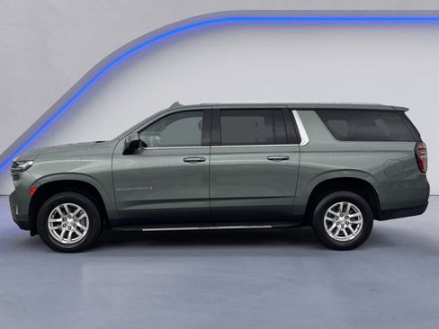 Used 2024 Chevrolet Suburban LT RWD image 7