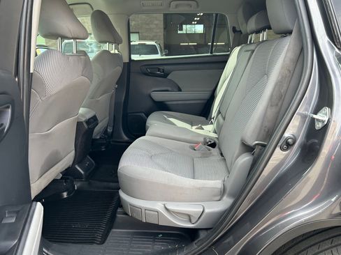 Used 2022 Toyota Highlander LE image 24