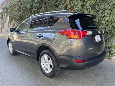 Used 2015 Toyota RAV4 LE AWD/4WD image 7