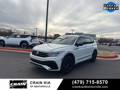 Used 2024 Volkswagen Tiguan SE R-Line image 2