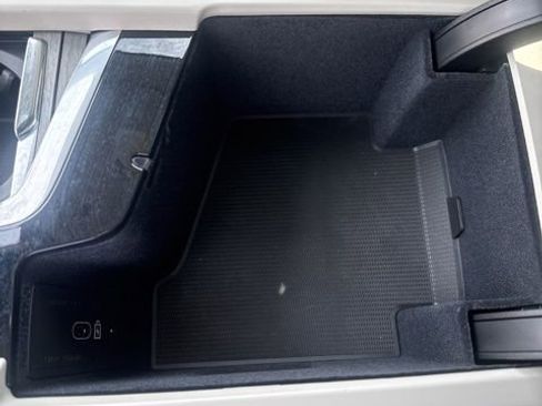 Used 2023 Volvo XC60 T8 Ultimate image 19