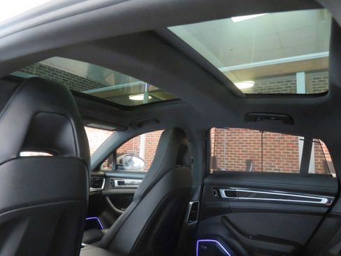 Used 2018 Porsche Panamera 4S image 57