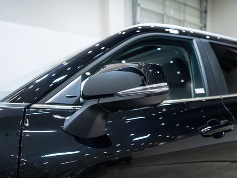 Used 2023 Toyota Highlander XLE AWD/4WD image 13