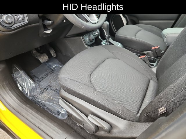 Used 2023 Jeep Renegade Latitude w/ Sun & Fun Group AWD/4WD image 20