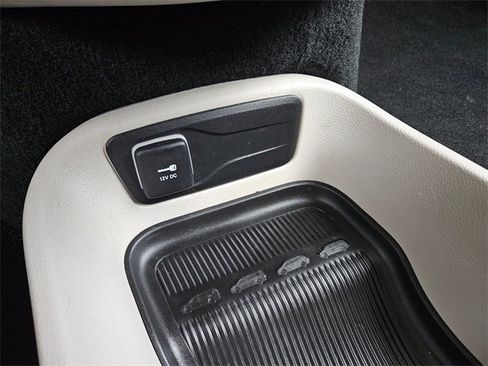 Used 2024 Chrysler Pacifica Touring-L image 24