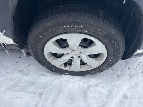 Used 2019 Toyota RAV4 LE image 8