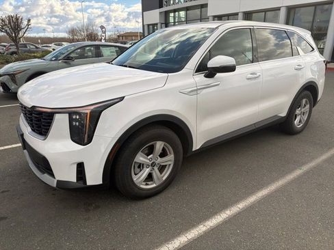 Used 2026 Kia Sorento LX image 1