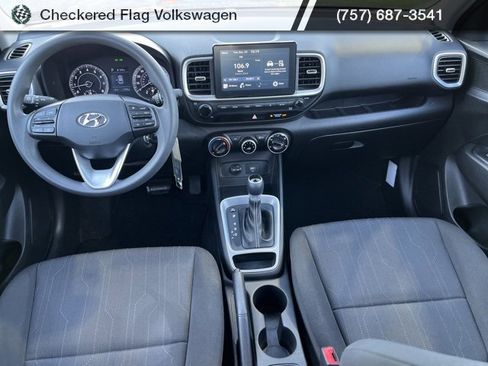 Used 2021 Hyundai Venue SE image 24
