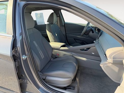 Used 2025 Hyundai Elantra SEL FWD image 24