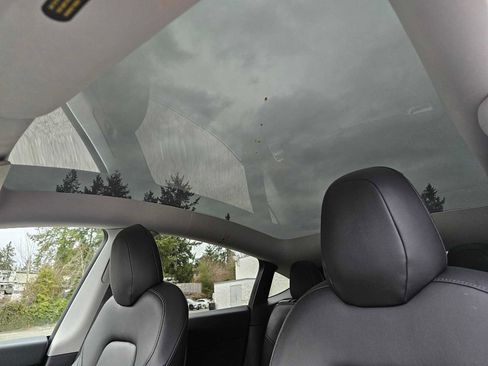 Used 2020 Tesla Model Y Long Range image 22