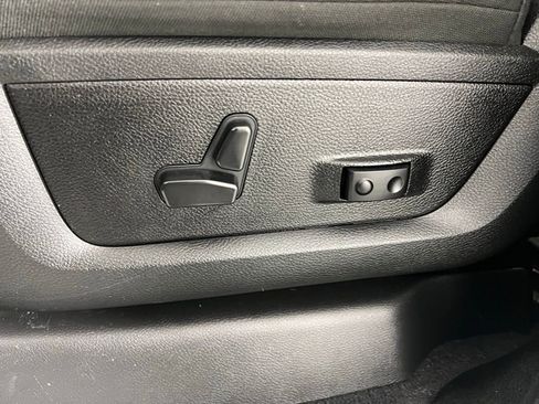 Used 2024 RAM 2500 Big Horn w/ Sport Appearance Package image 24