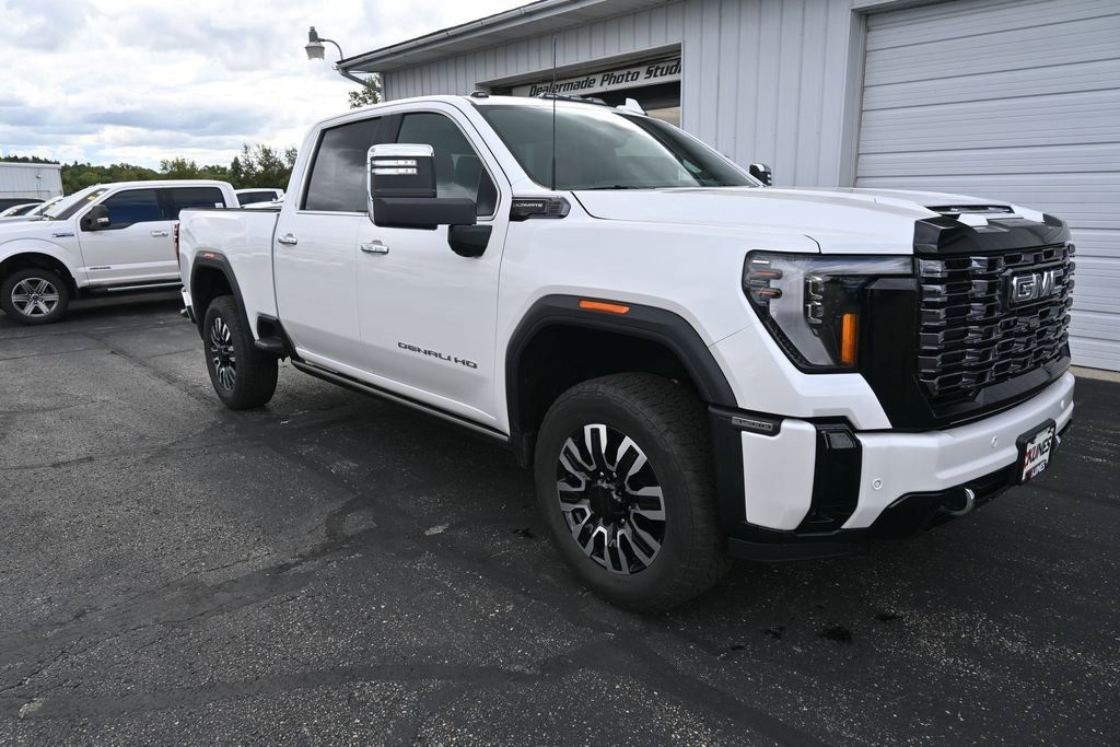 Used 2025 GMC Sierra 3500 Denali Ultimate AWD/4WD image 4